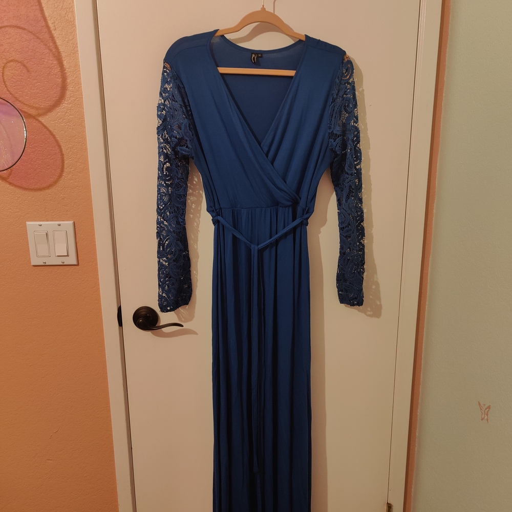 Elegant Blue Lace Sleeve Maxi Dress